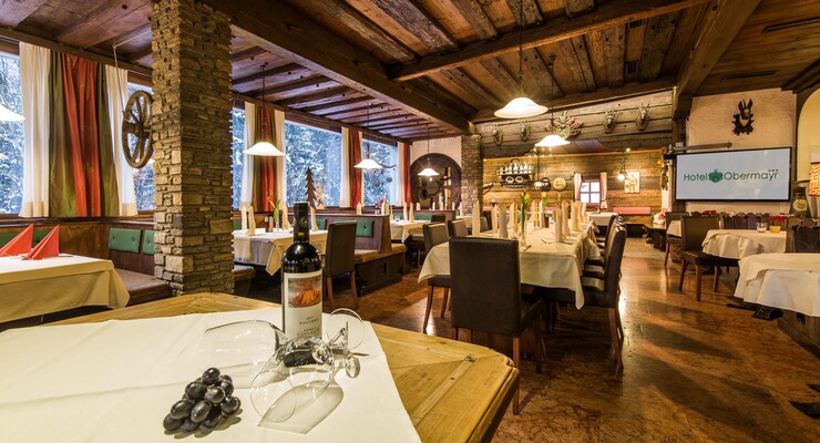 Überblick Gaststube im Gasthaus Obermayr in Ebenau, Salzburg Umgebung