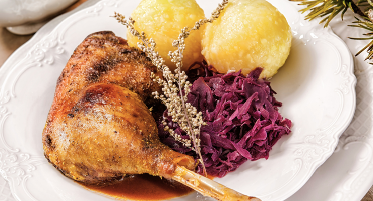 Gedeckte Tische im Gasthaus für Firmenfeiern bei Salzburg